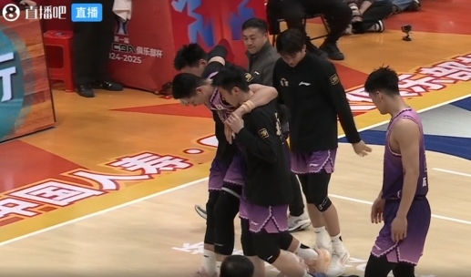 直播吧:北控中锋沈梓捷仍无法正常行走 回京后进行伤情检查