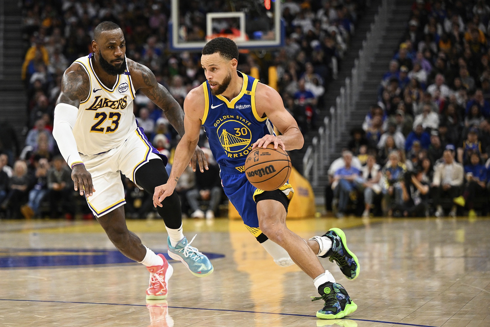 NBA历史仅4人在36岁及以上连续4场砍30+:詹姆斯 库里 乔丹 马龙